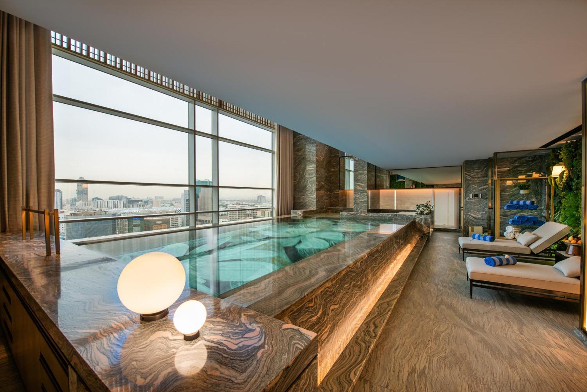 Narcissus The Royal Hotel Riyad Dış mekan fotoğraf The pool at the 39th floor